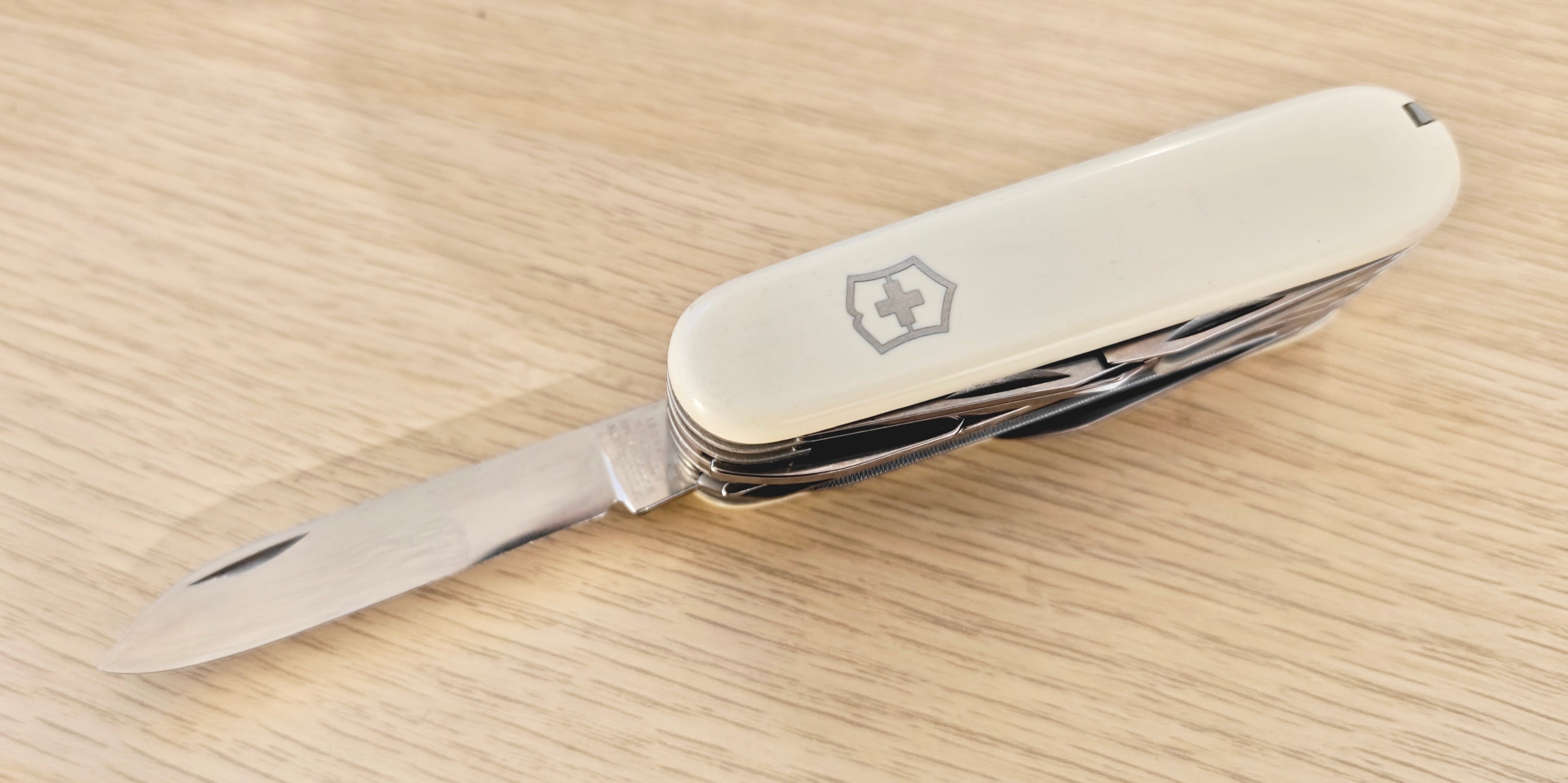Victorinox Swiss Army Swisschamp White 1986 first generation
