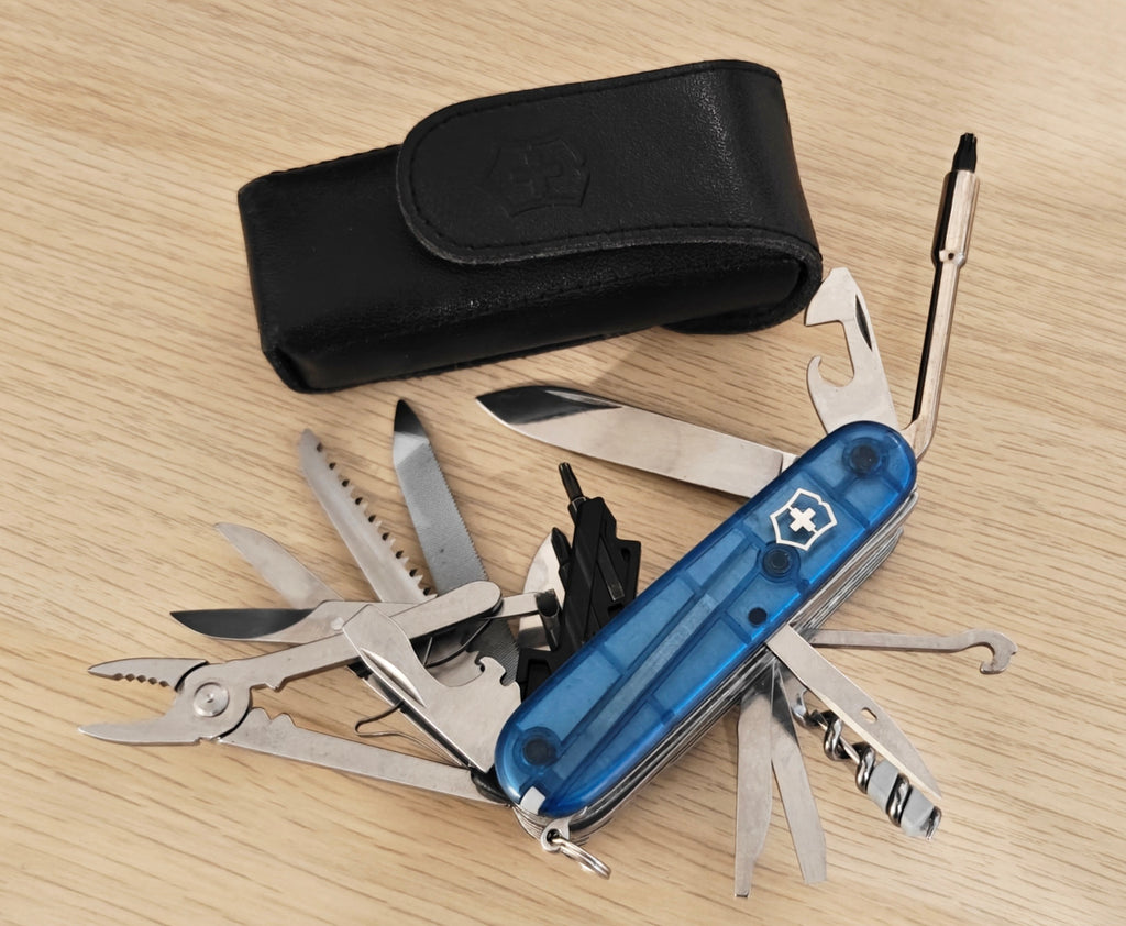 Victorinox Swiss Army Cybertool 41 Sapphire Old Cross + Pouch